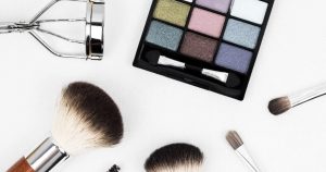 Produk makerup
